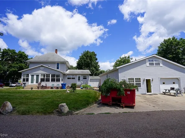 378 Walhonding St NE, Brewster, OH 44613