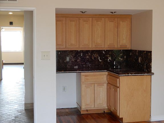 5th image of 14101 Yukon Ave