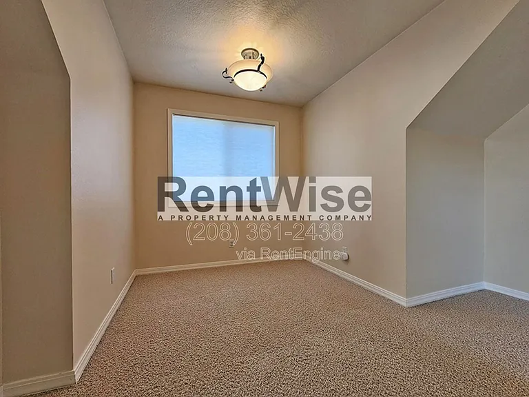 318 W Highland St — Photo 19