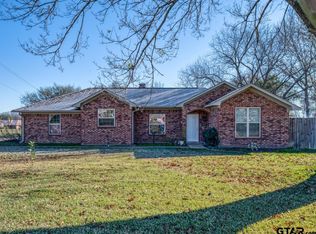 9004 Phoenix South Dr, Chandler, TX 75758