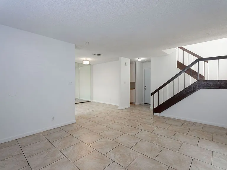1722 E University Ave #7 — Photo 1