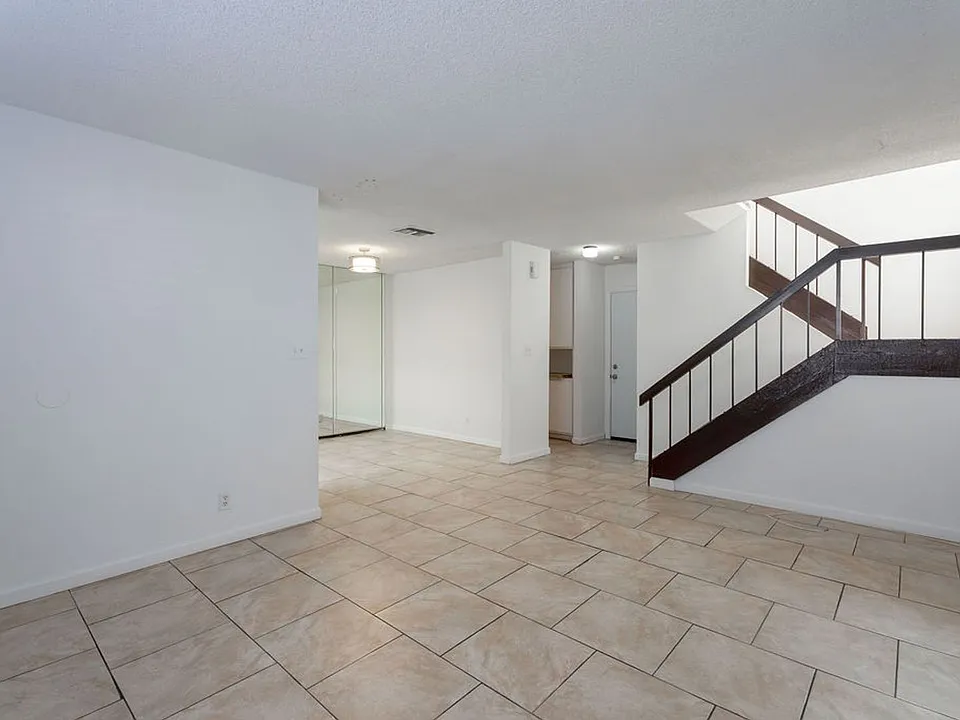 1722 E University Ave #7