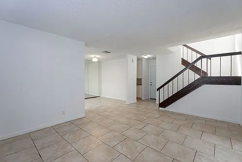 1722 E University Ave #7 Photo 1