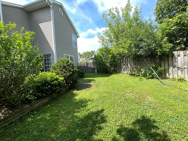 645 Declaration Ct — Photo 27