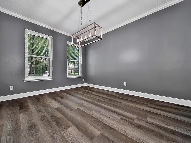 11 Windledge Pl — Photo 12