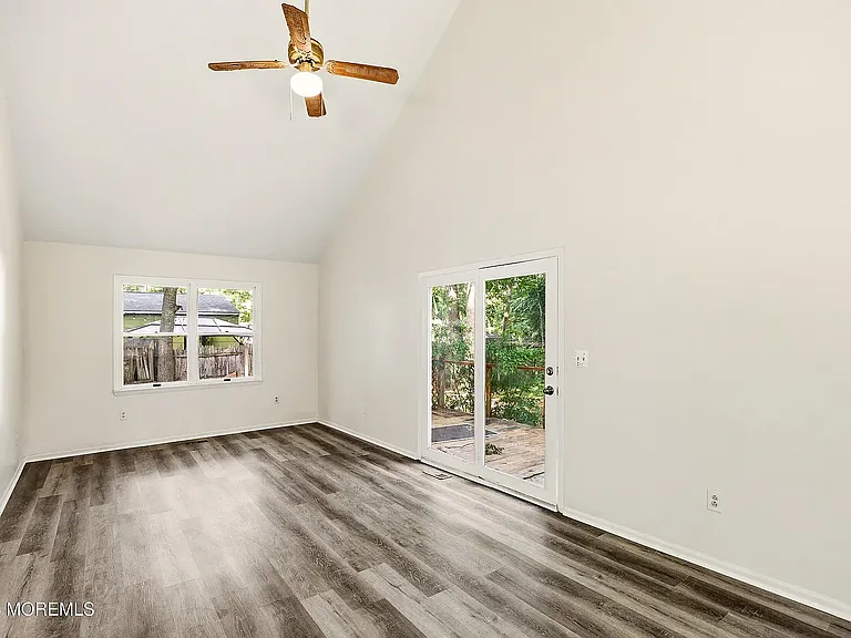 1305 Marshall St — Photo 7