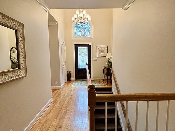 8th image of 498 Dearman St