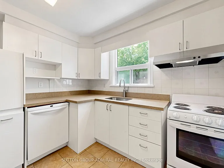 319 Patricia Ave — Photo 10
