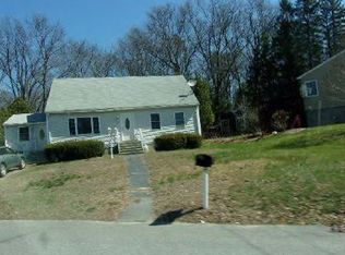 39 Meadowview Dr, Lowell, MA 01854