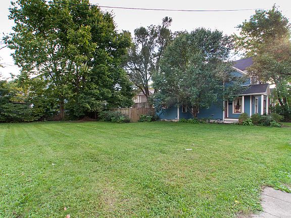 4th image of 654 Oak St
