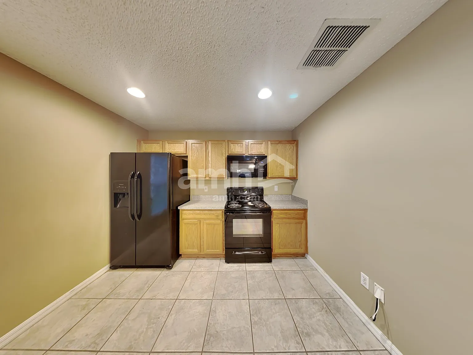 3 bed, 2.0 bath, 1390 sqft, $2,500 — Photo 3