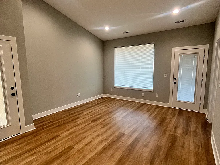4304 N Hazelwood St — Photo 4