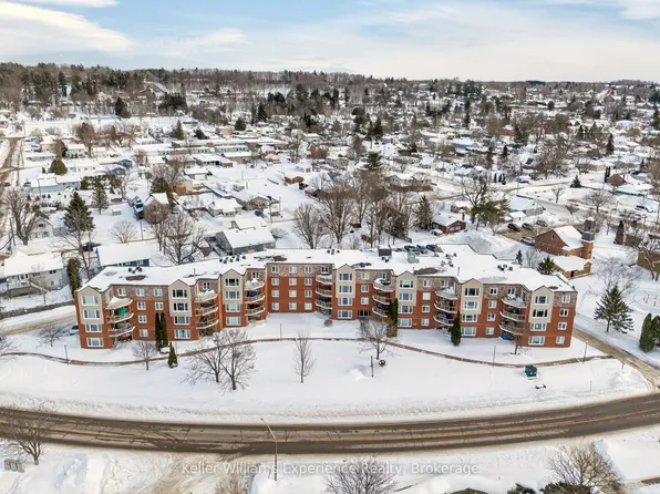 11 Beck Blvd #404, Penetanguishene, ON L9M 2G1