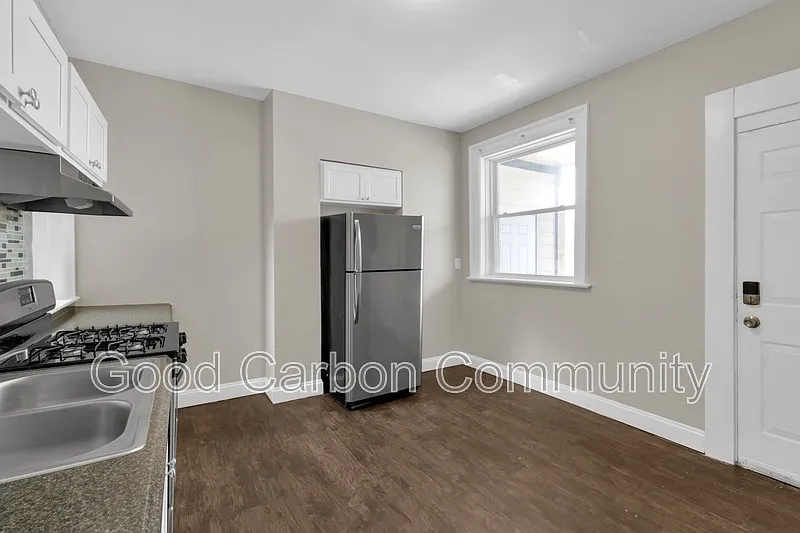Building Photo - 1073 Grant St #27
