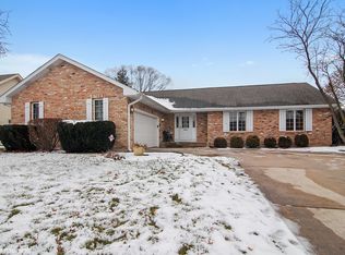 439 Boulder Hill Pass, Oswego, IL 60543