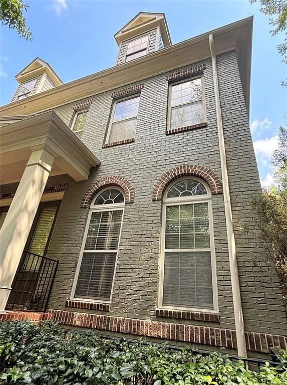 3 bed, 3.5 bath, 1975 sqft, $3,800 — Photo 1