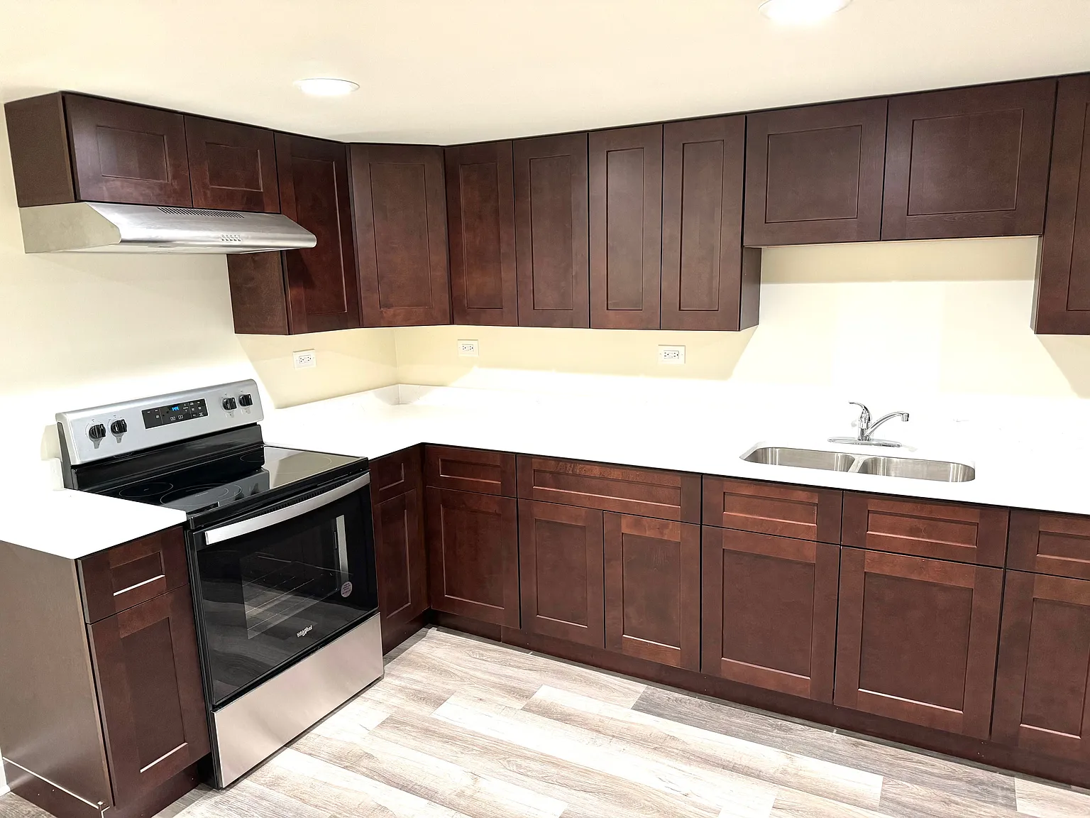 2 bed, 1000 sqft, $1,700 — Photo 3