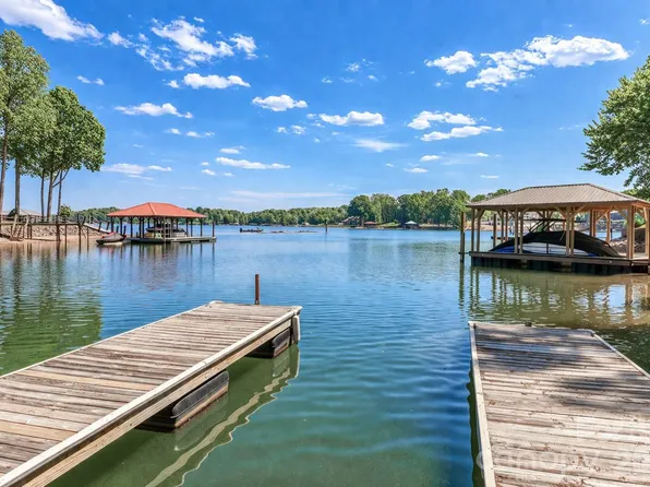 119 Shelter Cove Ln, Mooresville, NC 28117