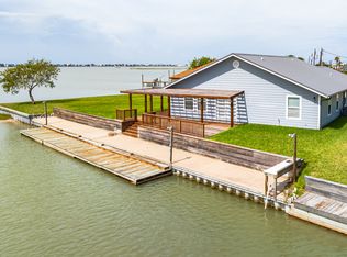148 Lakeshore Dr, Rockport, TX 78382
