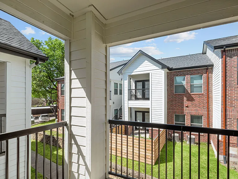 Larkin Apartment Homes — Photo 53