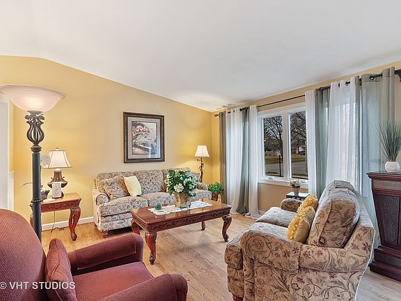 3rd image of 244 Vista Dr