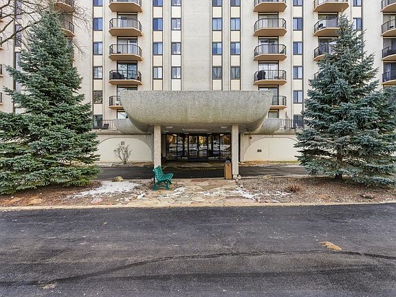 3rd image of 190 S Wood Dale Rd APT 208