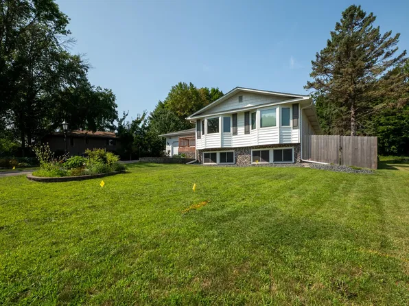 1732 Evergreen Dr, Woodbury, MN 55125