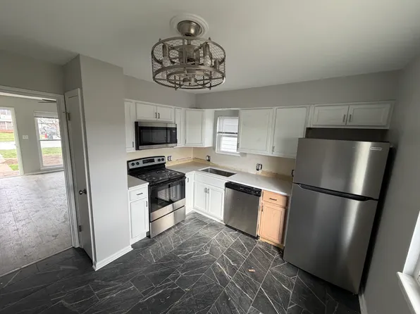 9445 Ballentine St, Overland Park, KS 66214