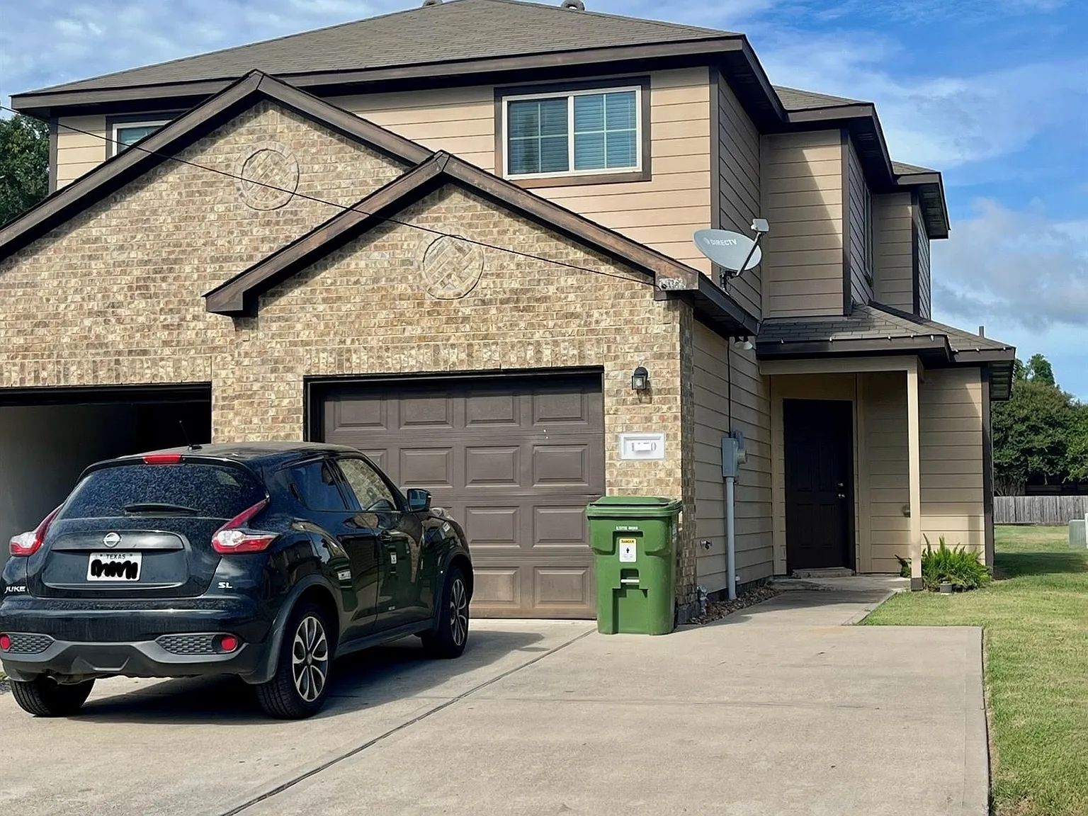 2 bed, 2.5 bath, 1332 sqft, $1,550 — Photo 1