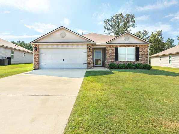 331 Woodland Trl, Pell City, AL 35125