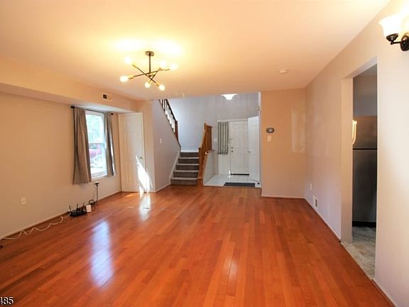 3rd image of 83 Winchester Way