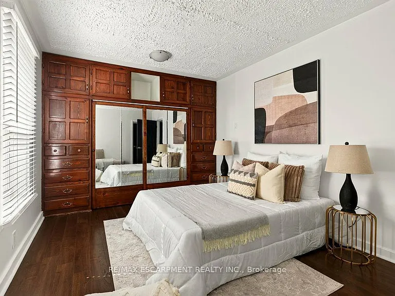 253 Marlborough St — Photo 12