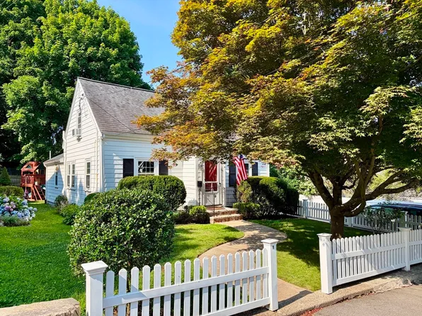 39 Fisher St, Westwood, MA 02090
