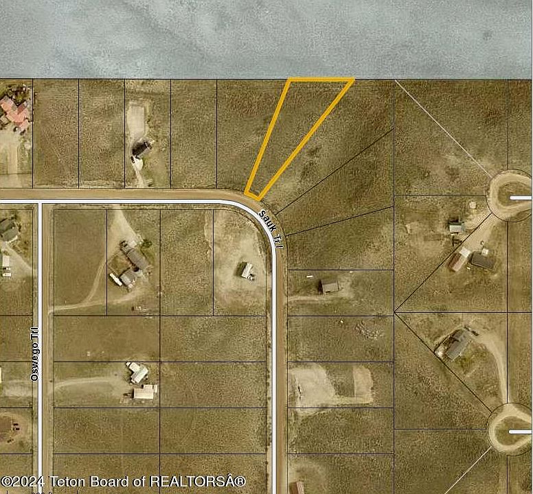 2nd image of 25 Sauk Trl