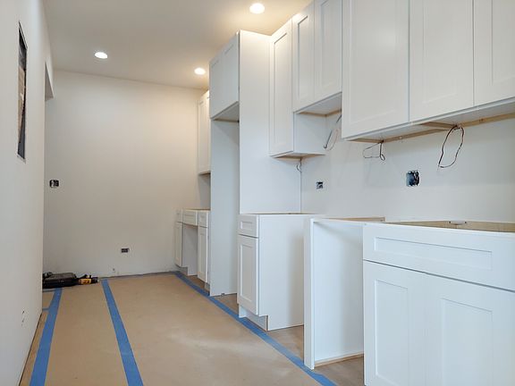 2nd image of 2016 W Ainslie St #1-2020