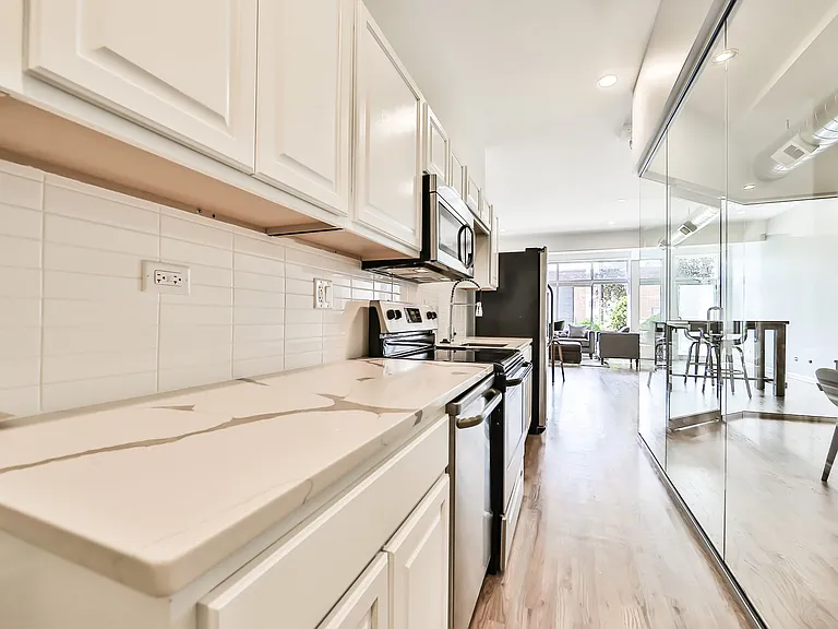 517 N Racine Ave #1 — Photo 3