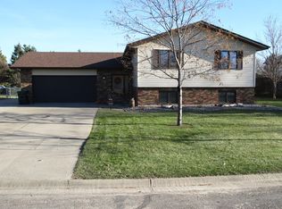 314 6th Ave NW, Hazen, ND 58545