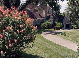 8 Arrowhead Rd, Indian Hills, KY 40207