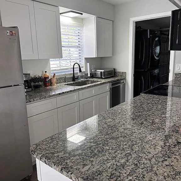 802 Gregory Ln — Photo 8