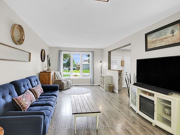 4th image of 36 Steggall Cres