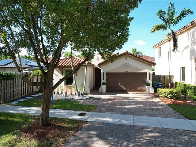 3 bed, 3.0 bath, 1906 sqft, $4,800 — Photo 2