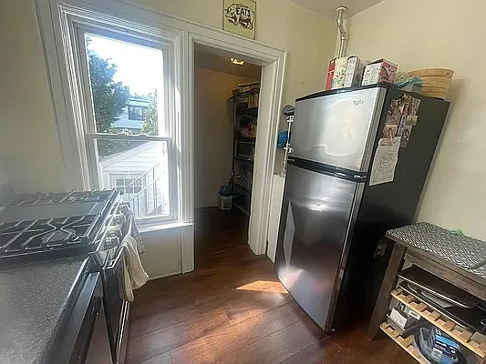 Rented by Metropolis International Realty Inc. | media 4