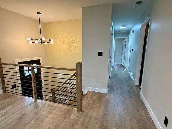4th image of 807 Hayward Ave