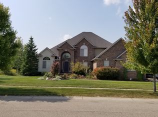 8386 N Oaks Ct, Grand Blanc, MI 48439