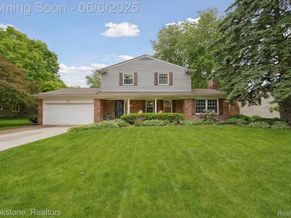 2831 Aurora Dr, Lake Orion, MI 48360