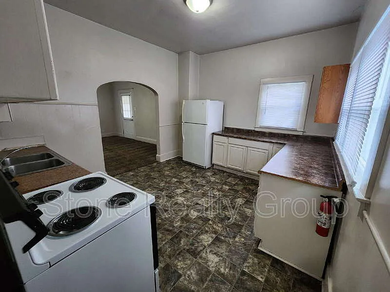 2 bed, 1.0 bath, $850 — Photo 4