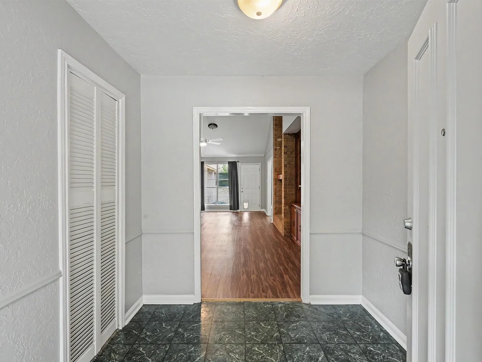 3 bed, 2.0 bath, 1884 sqft, $1,795 — Photo 2