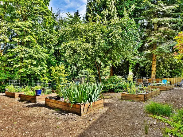 4880 SW Scholls Ferry Rd APT 16, Portland, OR 97225