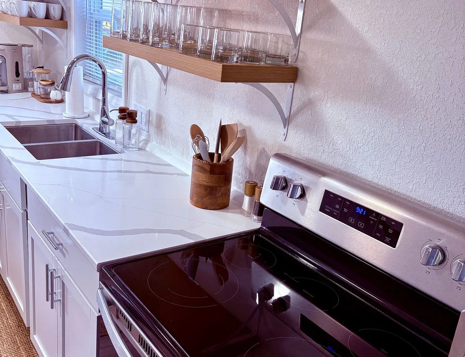 3 bed, 1.0 bath, $3,950 — Photo 3