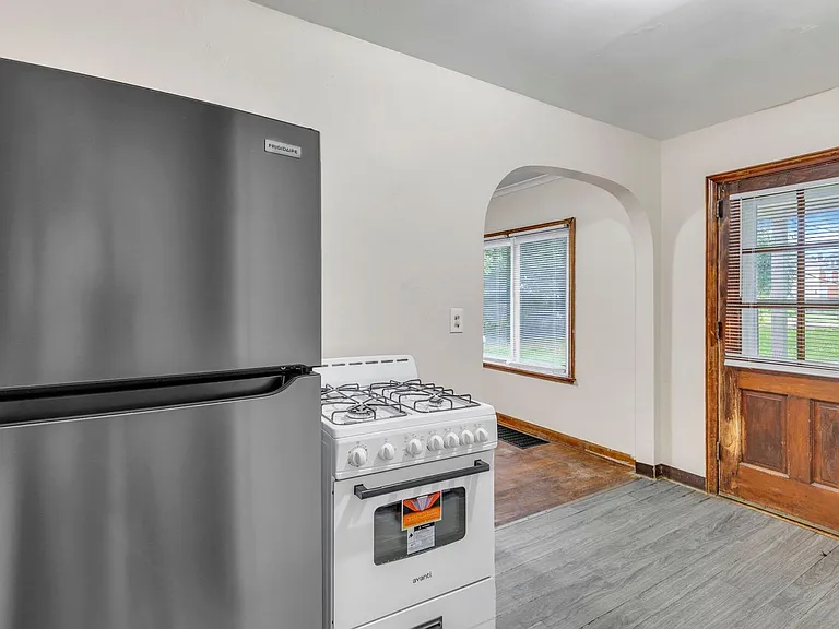 47-53 S Burgess Ave — Photo 14